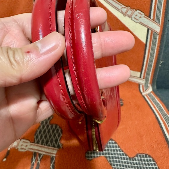 LOUIS VUITTON ❤️🌟AA1173 VERNIS RED ALMA BB NO LONG STRAP ⭐️ - Picture 4 of 15
